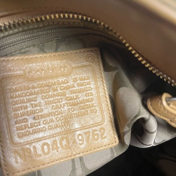 Vintage Coach Leatherware Est. 1941 tan shoulder bag with brown straps and trims - Picture 15 of 16